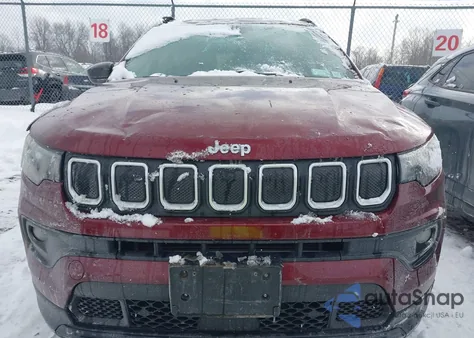 2022 Jeep Compass Latitude 4X4 z USA, uszkodzony, nr VIN 3C4NJDBB7NT102432